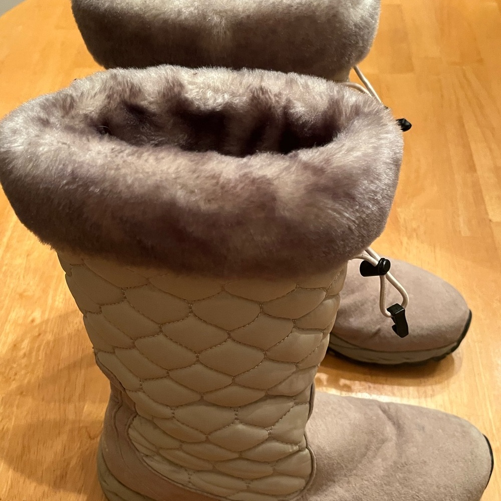 Women's Quilted L.L. Bean Winter Boots - Picture 3 of 11